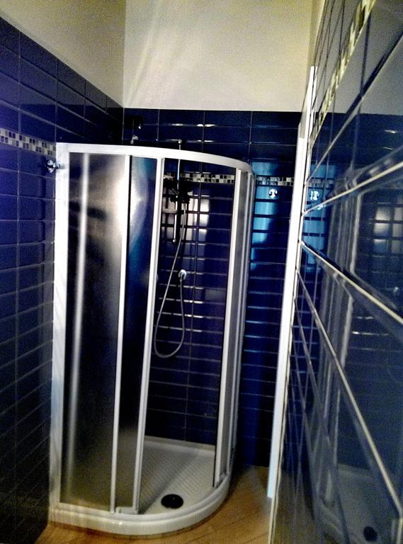 Single Room Private External Bathroom,327283327:JPEG