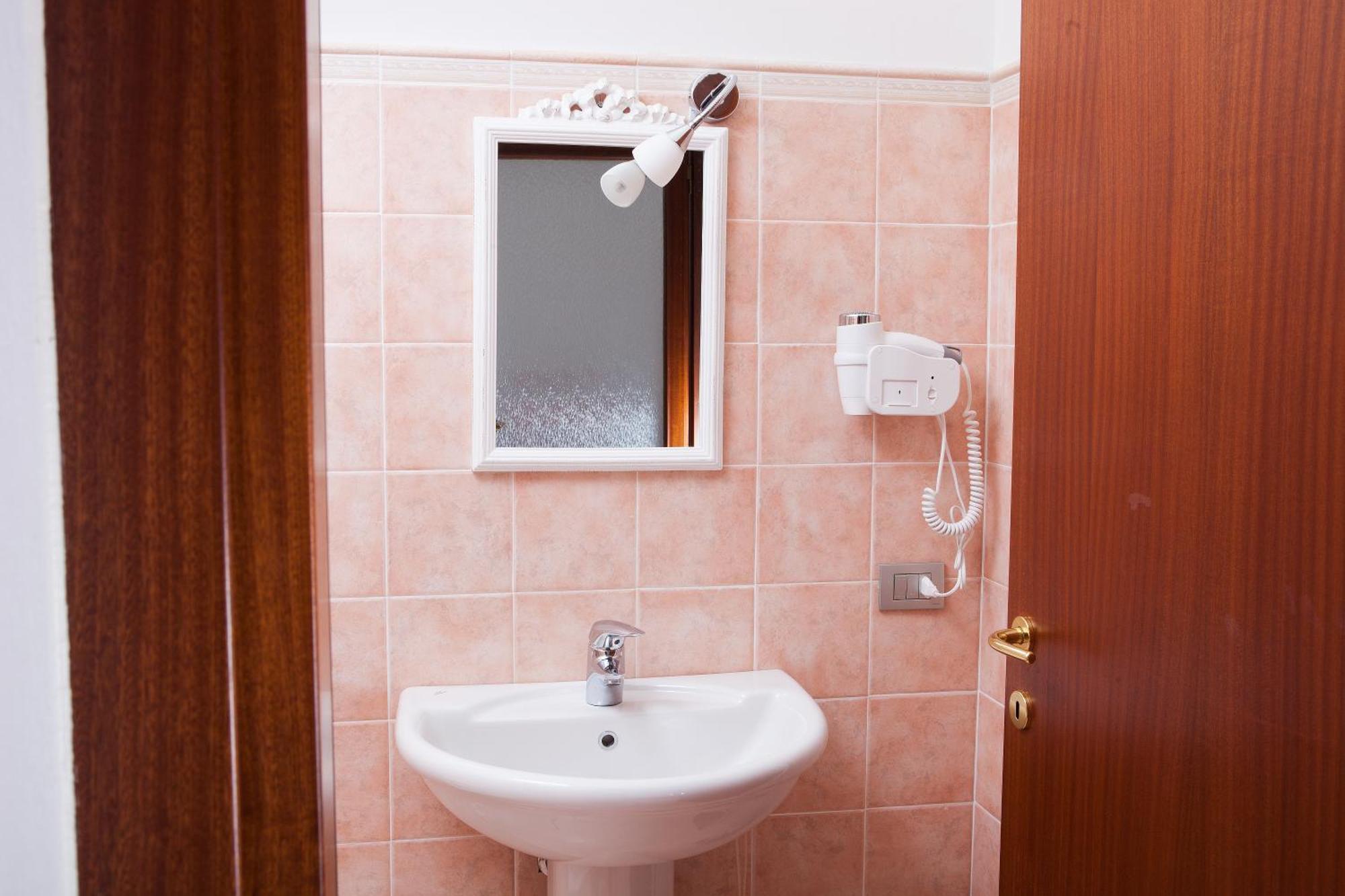 Quadruple Room with Private External Bathroom