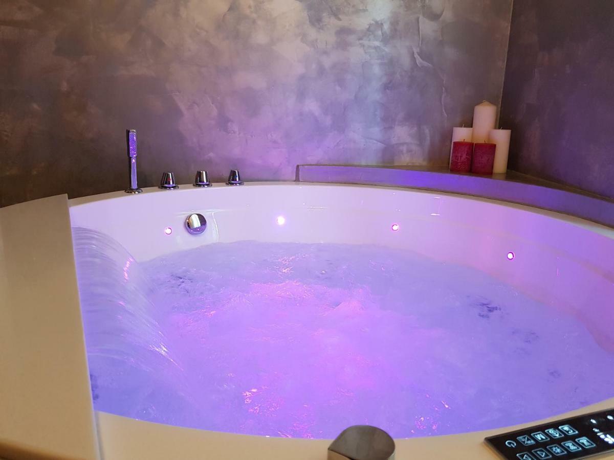Queen Room Spa Bath,891822019:JPEG