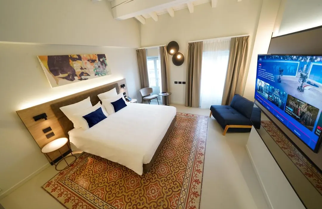 Bergamo Inn 21-1
