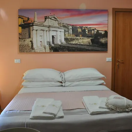 Citywalls Guest House Bergamo-3
