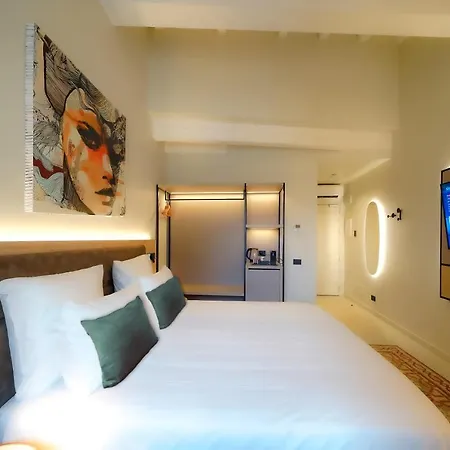 Bergamo Inn 21-2